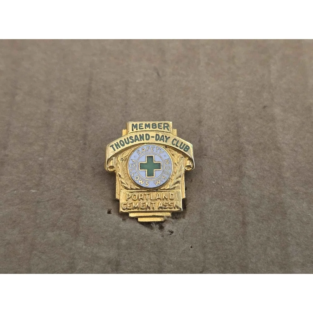 Portland Cement Association Thousand-Day Club Safety Award Lapel Hat Pin G1